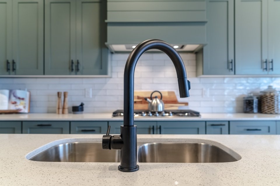 Pearl plumbing fixture in chrome finish